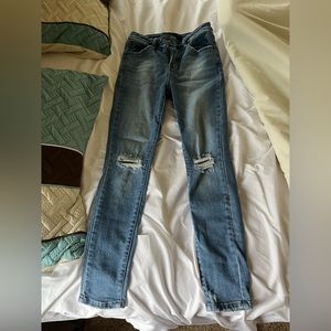 Risen jeans size 3/25.